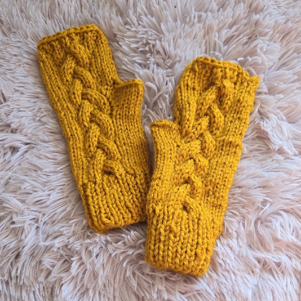 Brand new Cozy Cable Handknit Fingerless Gloves Mittens Yellow Mustard One size